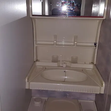 Κάμπινγκ Caravan Kavatsi
